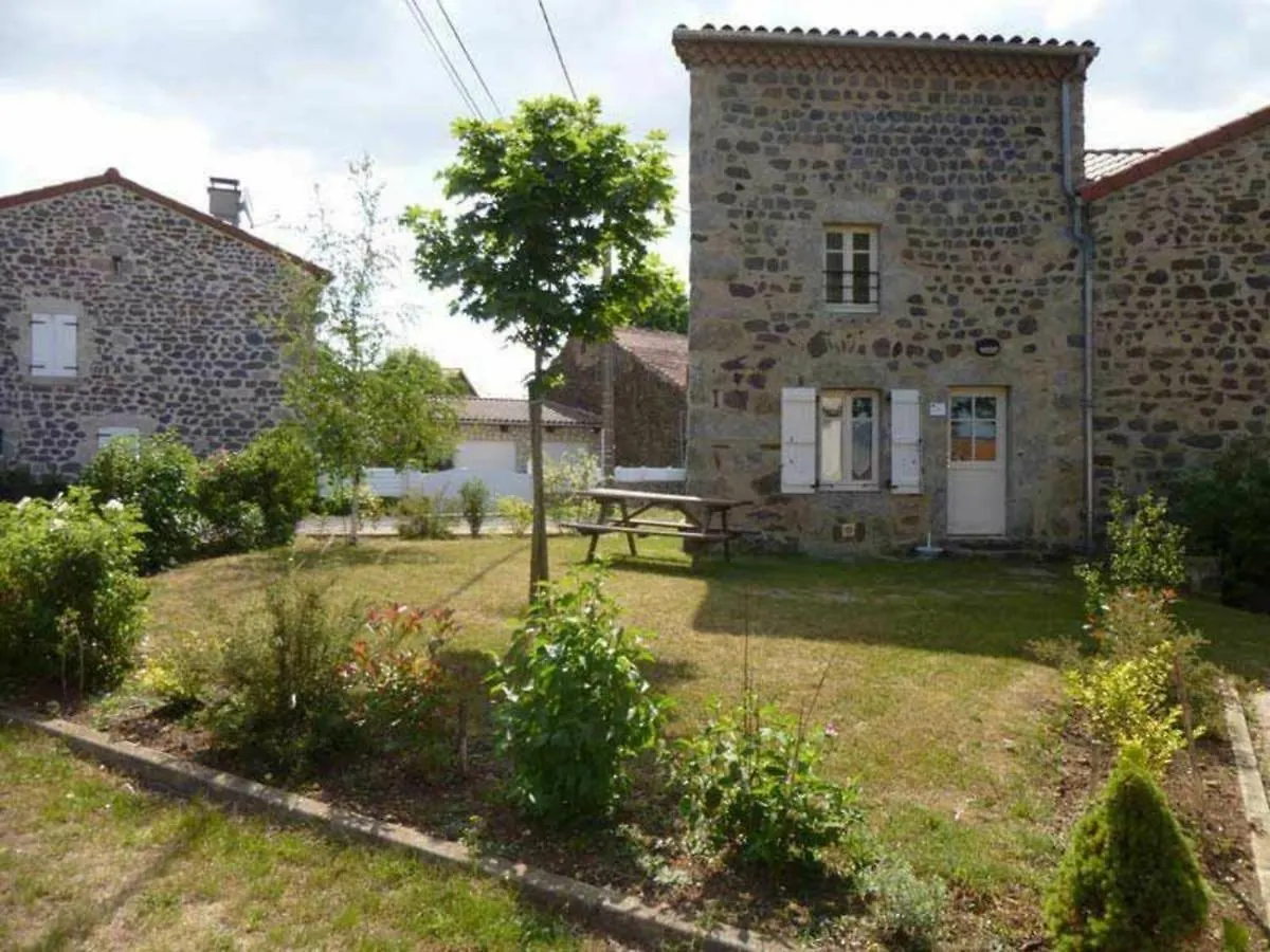 Gite Independant 4 Pers. A Rauret Avec Cour, Proche Gorges De L'Allier, Parking Prive, Animations. - Fr-1-582-193 Holiday home
